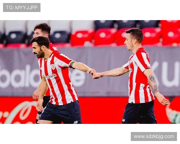 毕巴战术解析：高位逼抢与边路进攻的融合体系