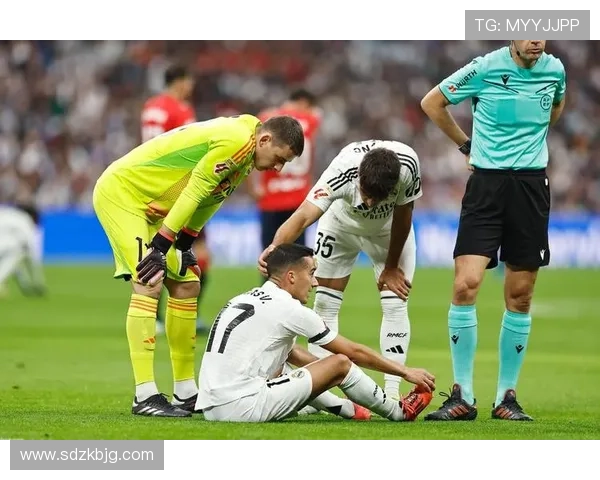 皇马防守稳定性下降,后防体系调整与密集赛程影响逐步显现 皇马防守稳定性下降,后防体系调整与密集赛程影响逐步显现