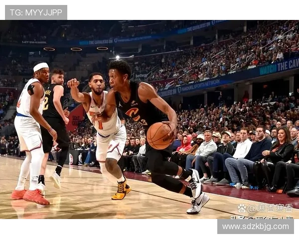 切特·霍姆格伦挡拆拉开内线空间，提升球队进攻效率明显