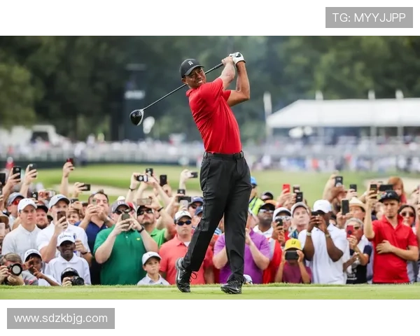 泰格伍兹穿得比我还随意，真以为他是来打高尔夫还是来逛街的？